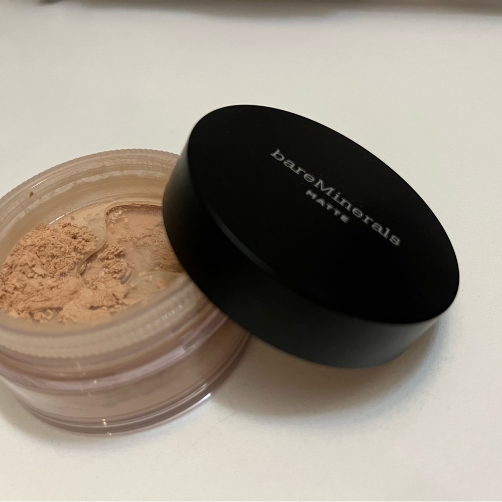 BareMinerals Matte original powder foundation in Fairly Medium 05